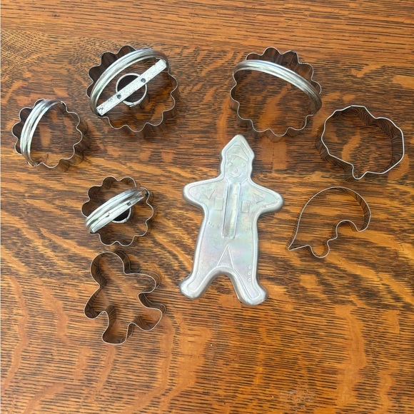 Vintage Metal Cookie Cutters Set - Picture 1 of 7